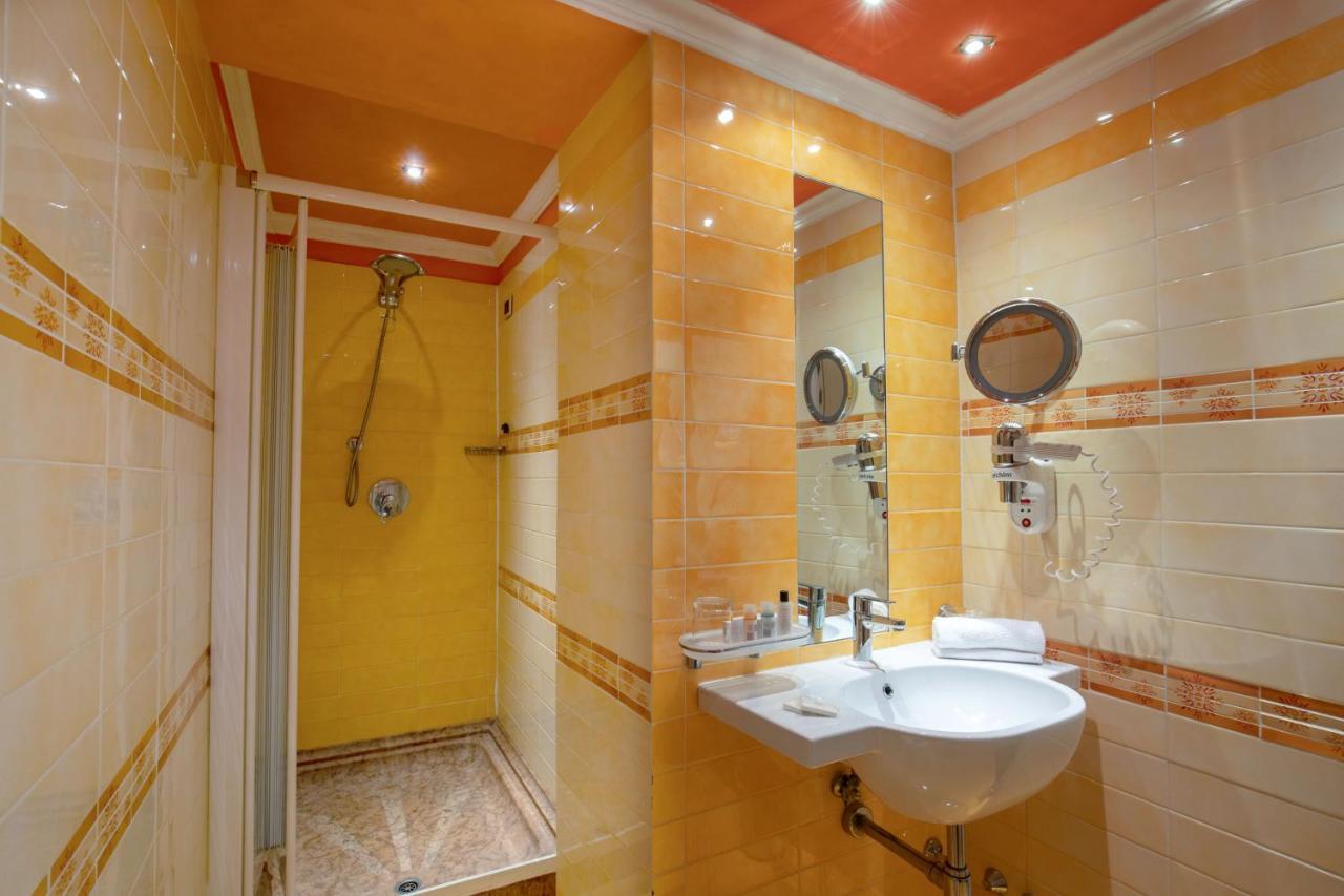 Hotel Homs Rome Bagian luar foto