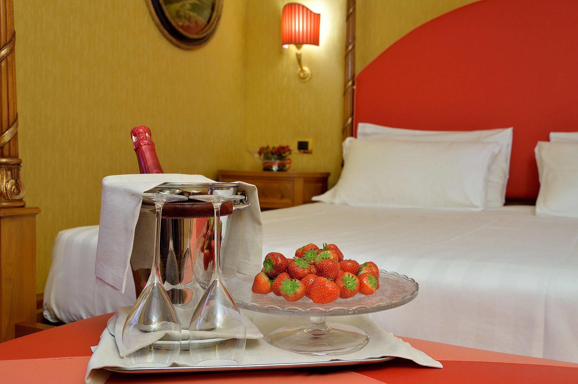 Hotel Homs Rome Bagian luar foto