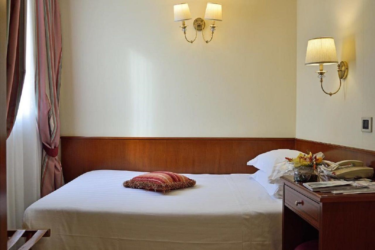 Hotel Homs Rome Bagian luar foto